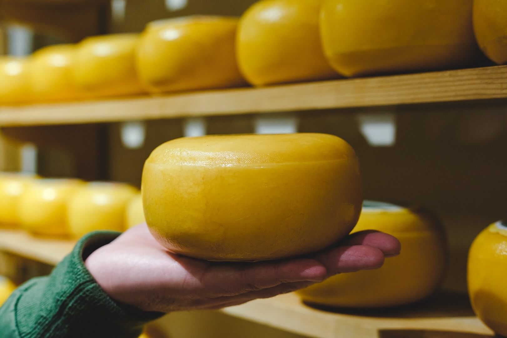 Jak wybrać doskonały ser długodojrzewający? Kluczowe kryteria i wskazówki